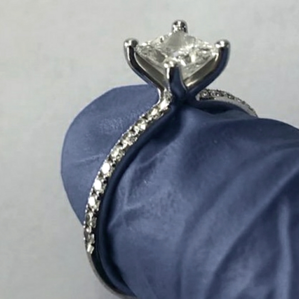 GIA 0.72 Carot Diamond Ring - Picture 8 of 15